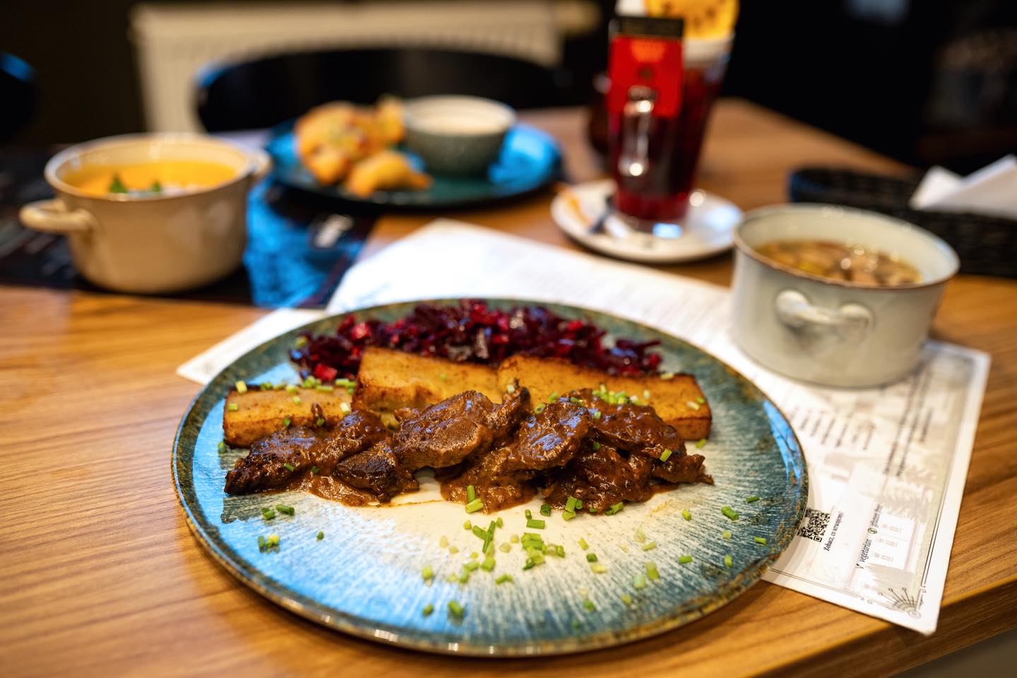 Pizza serwowana w restauracji Zajma